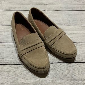 Universal Threads Tan Loafer size 6.5